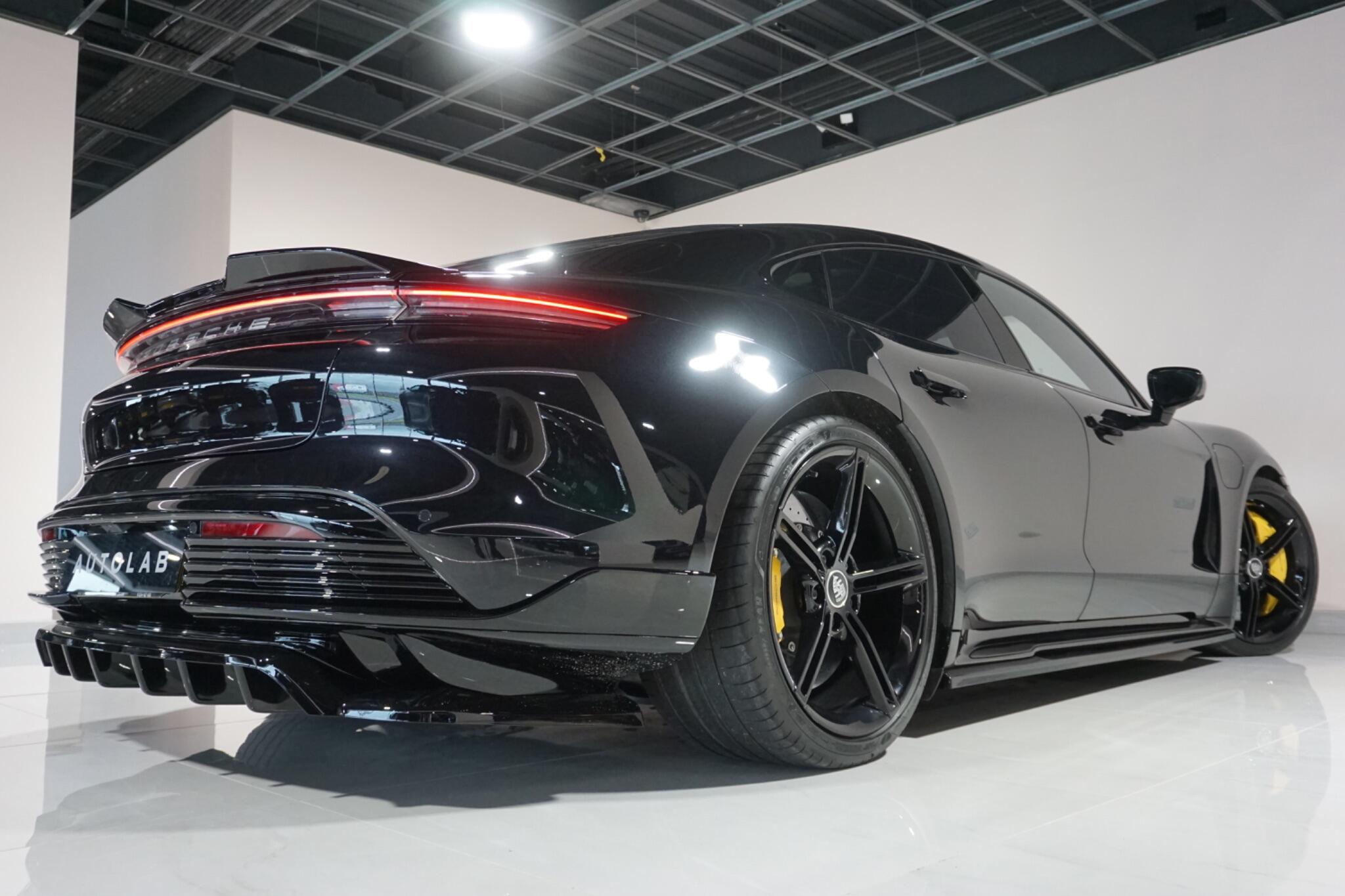 Porsche Taycan Performance Plus 93.4kWh Turbo Saloon 4dr Electric Auto 4WD (680 ps)